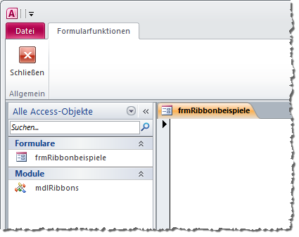Mit dem Formular wird auch das angegebene Ribbon eingeblendet.